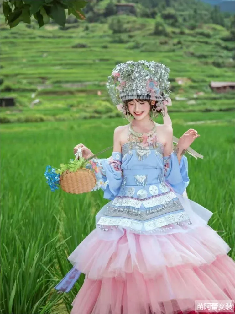 

Ethnic costume women's exquisite strapless and hand-sleeved three-color cake dress performance style photography
