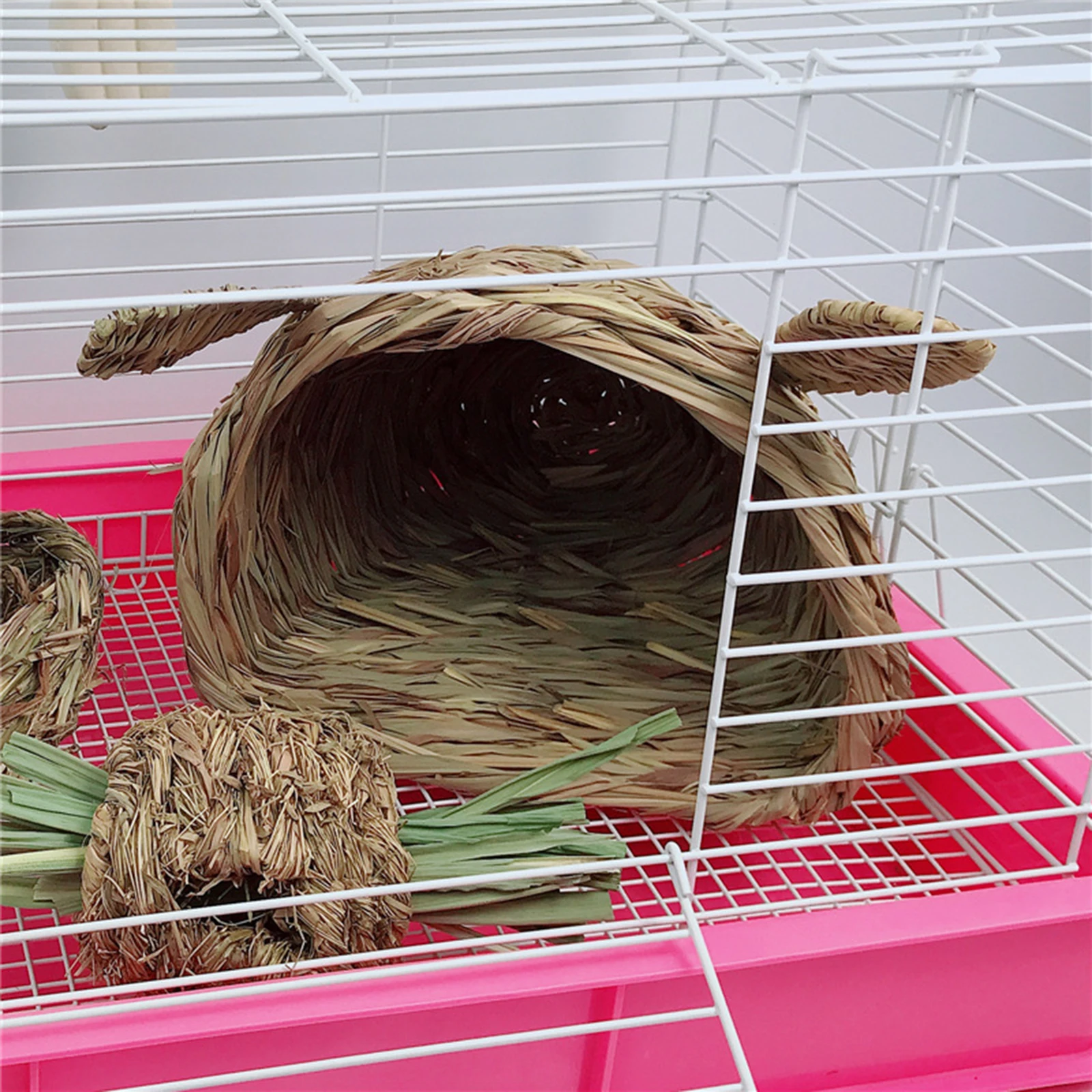 Rabbit Straw Nest Grass House Bunny Grass Tunnel Chew Toy Hay Bed for Small Animals Hamster Play and Sleep