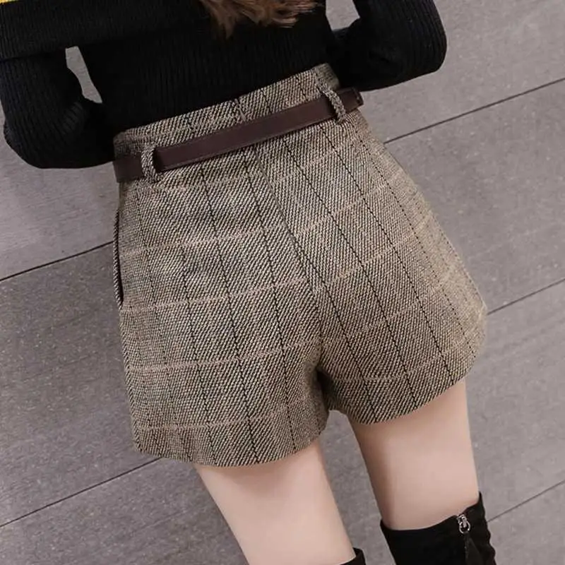 New Women's Plaid Woolen Retro British Academy Style Shorts Woman 2024 Autumn and Winter High Waist Casual Daily New Shorts M69