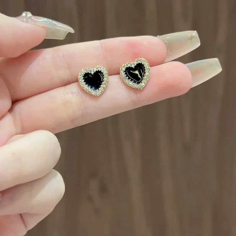 Black Color Crystal Heart Stud Earring for Women Korean Simple Enamel Geometry Temperament Jewelry Christmas Girlfriend Gift