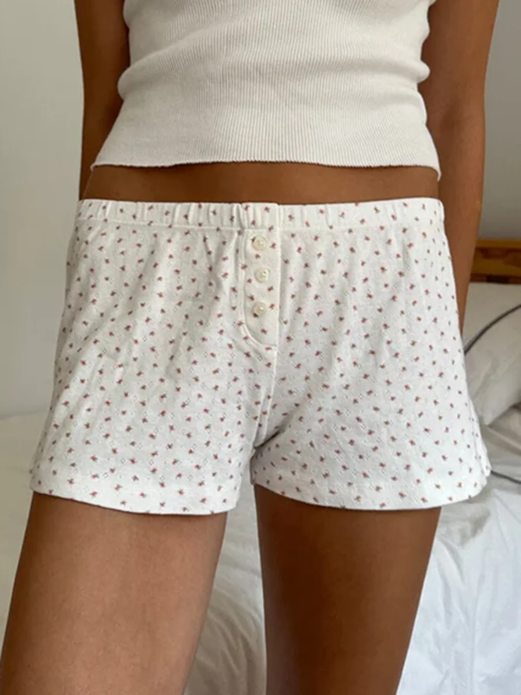 

Eyelet Sweet Floral Shorts Summer Elastic Waist Three Buttons Straight Short Pant Soft Cotton Cute Home Fashion Woman Pants