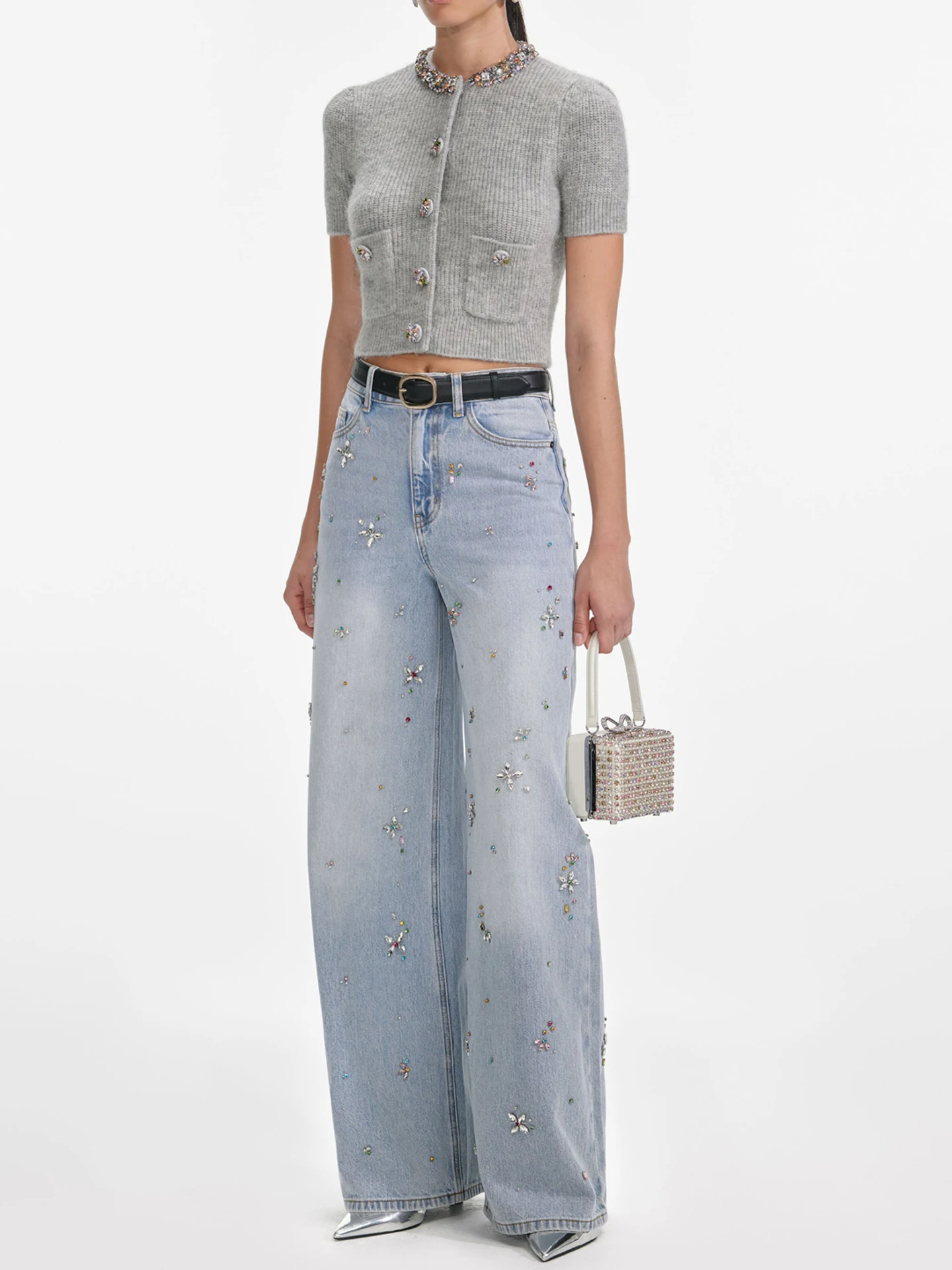 كارديجان صيفي قصير فاخر محبوك مزين بالماس ضيق الخصر أنيق بأسلوب عملي برقبة مستديرة وتفاصيل أزرار