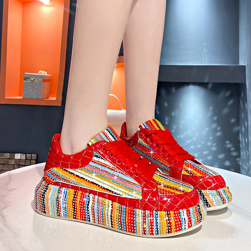 

2025 модные роскошные кроссовки, женские модные высококачественные разноцветные женские повседневные туфли с кристаллами, модная блестящая женская обувь