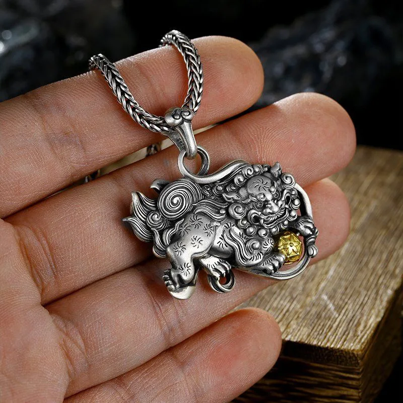 Vintage Chinese Style Snow Lion Pendant Necklace for Men Personalized Three-dimensional Carving Rotatable Domineering Pendant