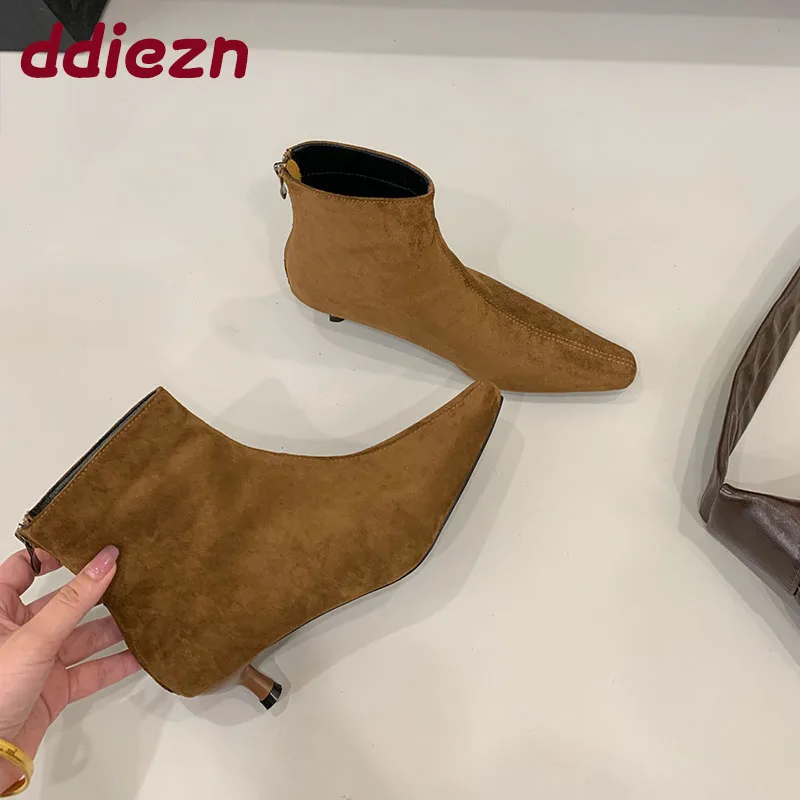 

Новые модные женские ботильоны на молнии на низком каблуке, женские короткие современные ботинки с острым носком, женские туфли-лодочки