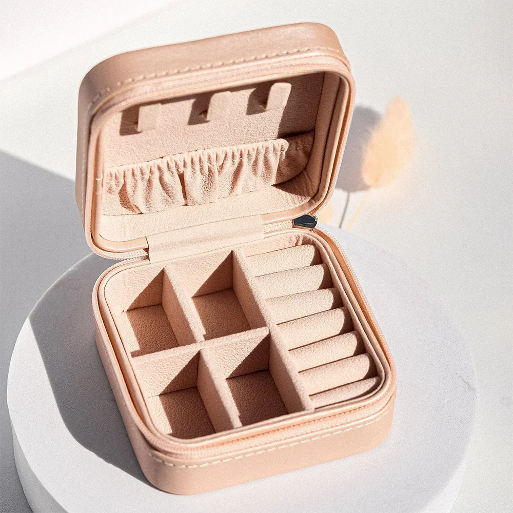 

1Pcs Weeding Bridal Shower Gift For Bride Flower Girl Gift Idea Jewelry Organizer Jewelry Box Honeymoon Gift Jewelry Travel Case
