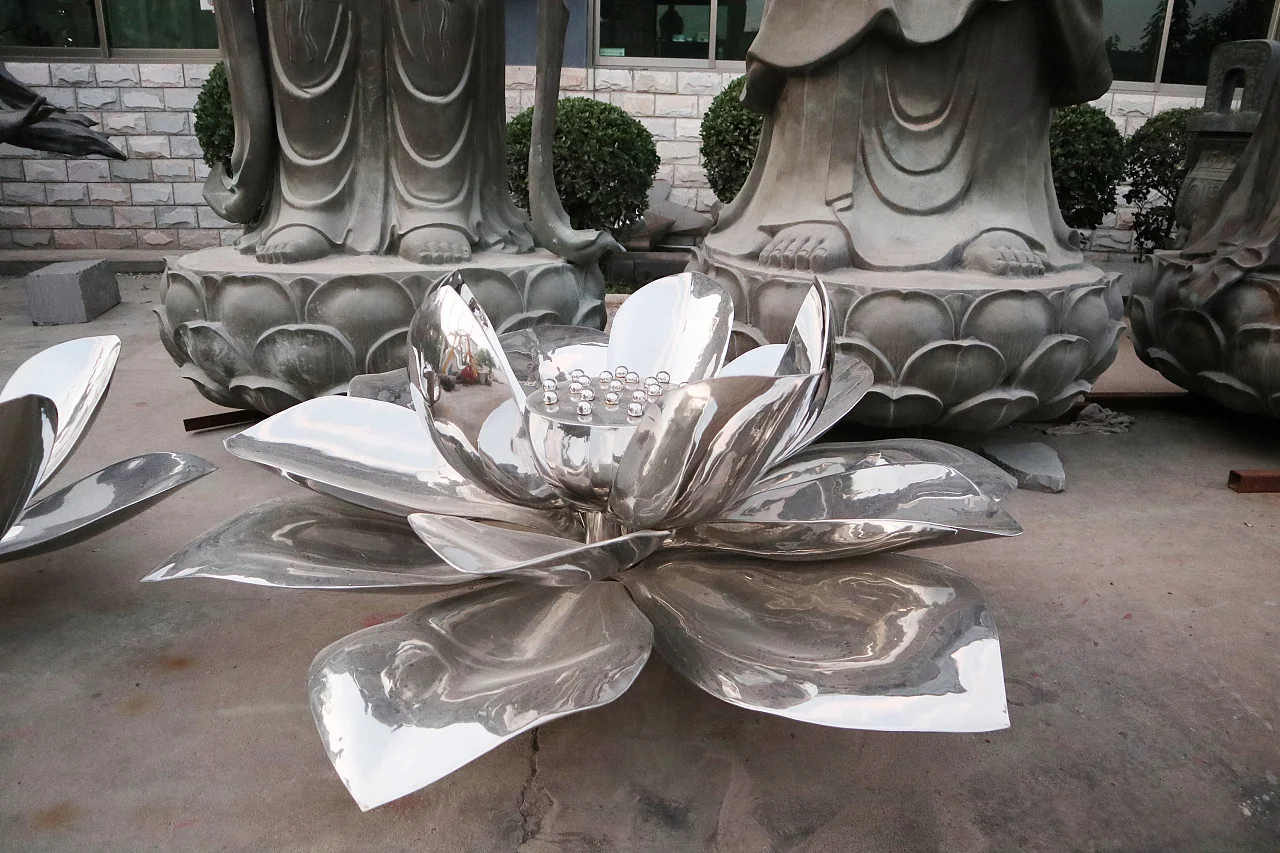 La migliore scultura di fiori in acciaio inossidabile argento metallo lucido di alta qualità