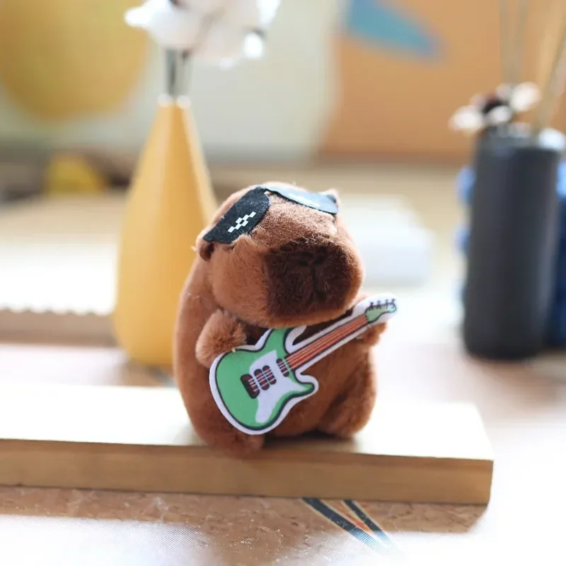 1-20PCS น่ารักกีตาร์ Capybara ของเล่นตุ๊กตาการ์ตูน Guinea Pig จี้ตุ๊กตาตุ๊กตากระเป๋าเป้สะพายหลังพวงกุญแจกระเป๋ารถ Key Ring Decor เด็กของขวัญ