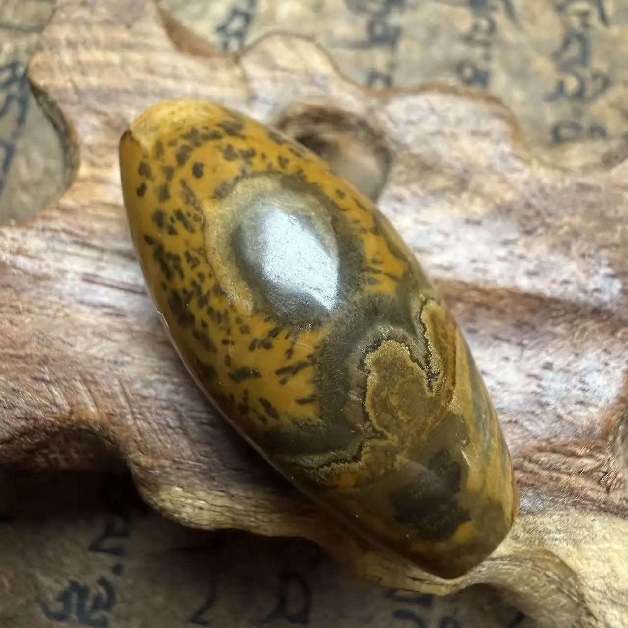 Rare natural Tibetan Old AgateMongolian Tianzhu DZi Happiness at a glance totem Bead Amulet Pendant 33x16mm