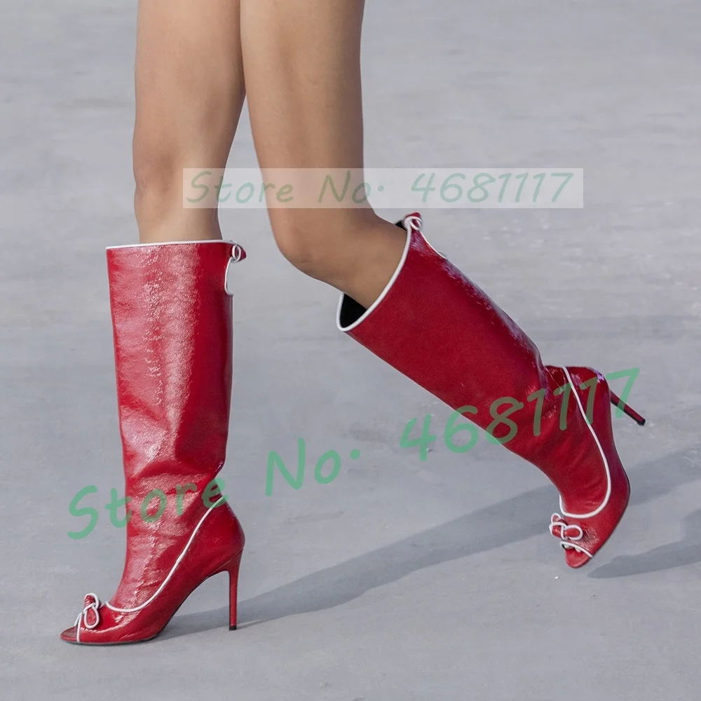 

Сапоги до колена с открытым носком и бантом. Женская мода. Элегантные высокие сапоги с вырезом сзади. Желтые слипоны в уличном стиле. Крутая обувь для шитья.