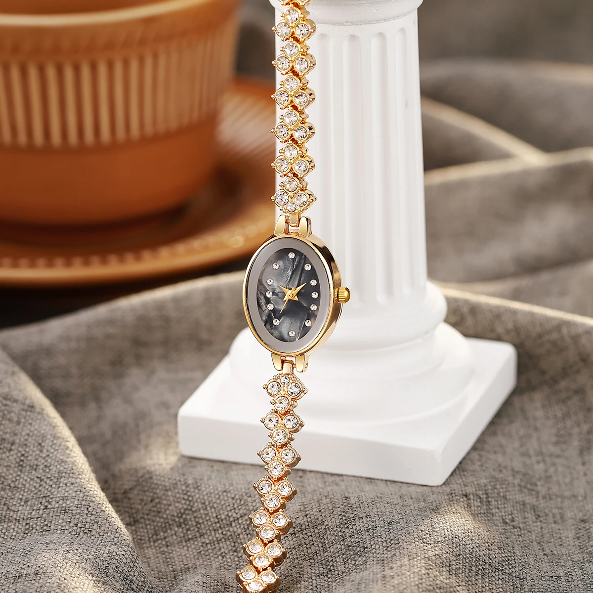 Fashion Simple Full of Crystals Oval Diamond Dial Quartz Steel Strap Watch