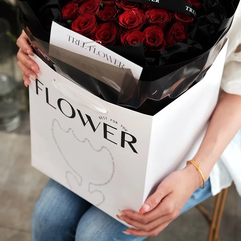 Carefully selected flower packaging bag ins style hug bag birthday gift box bouquet bag paper bag satchel bag wholesale