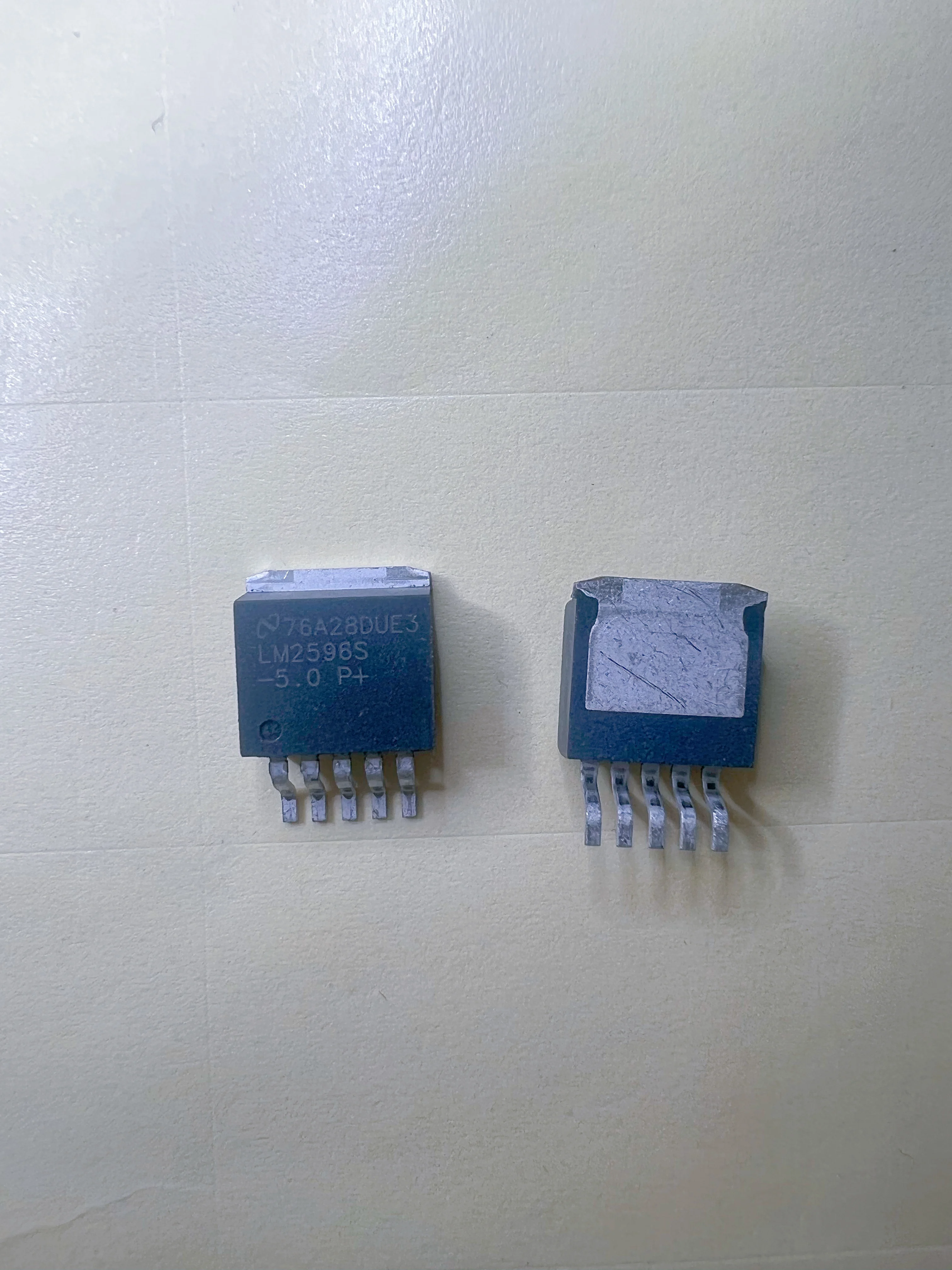Free shipping    LM2937ES-2.5 LM2575HVS-5.0 LM2991S LM2596S-5.0     10PCS