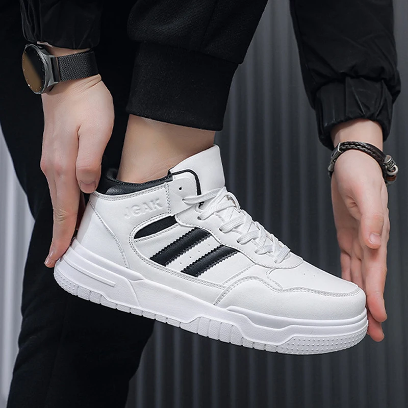 Extra Large Size New Light Skateboarding Shoes Men Breathable Sneakers Trekking Shoes Men Soft Outdoor Walking Men Size 39-50