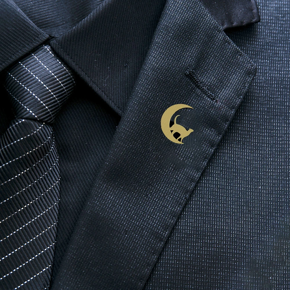 Creative moon cat silhouette stainless steel brooch, stylish backpack pendant, suit lapel pin, badge gift for friends.