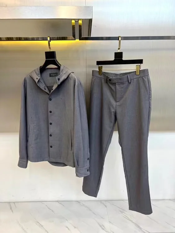 

Kiton high-count worsted delicate anti-wrinkle elegant old money quiet luxury business gentleman casual suit