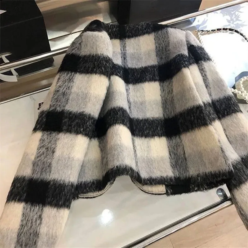 High-grade Women Long Sleeves Woolen Tops Coat Retro Ladies Loose Plaid Woolen Jacket Feminine Fashion Round Neck Short Outerwea