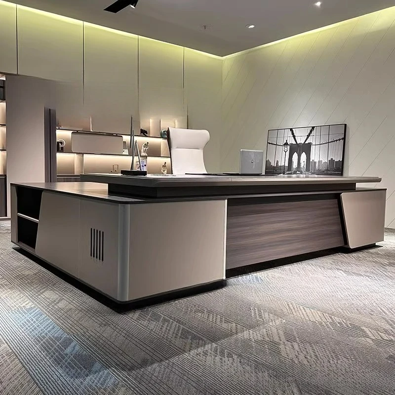 

Итальянский минималистичный современный стол начальника, офисный светильник президента, роскошная атмосфера, комбинация офисного стола и стула