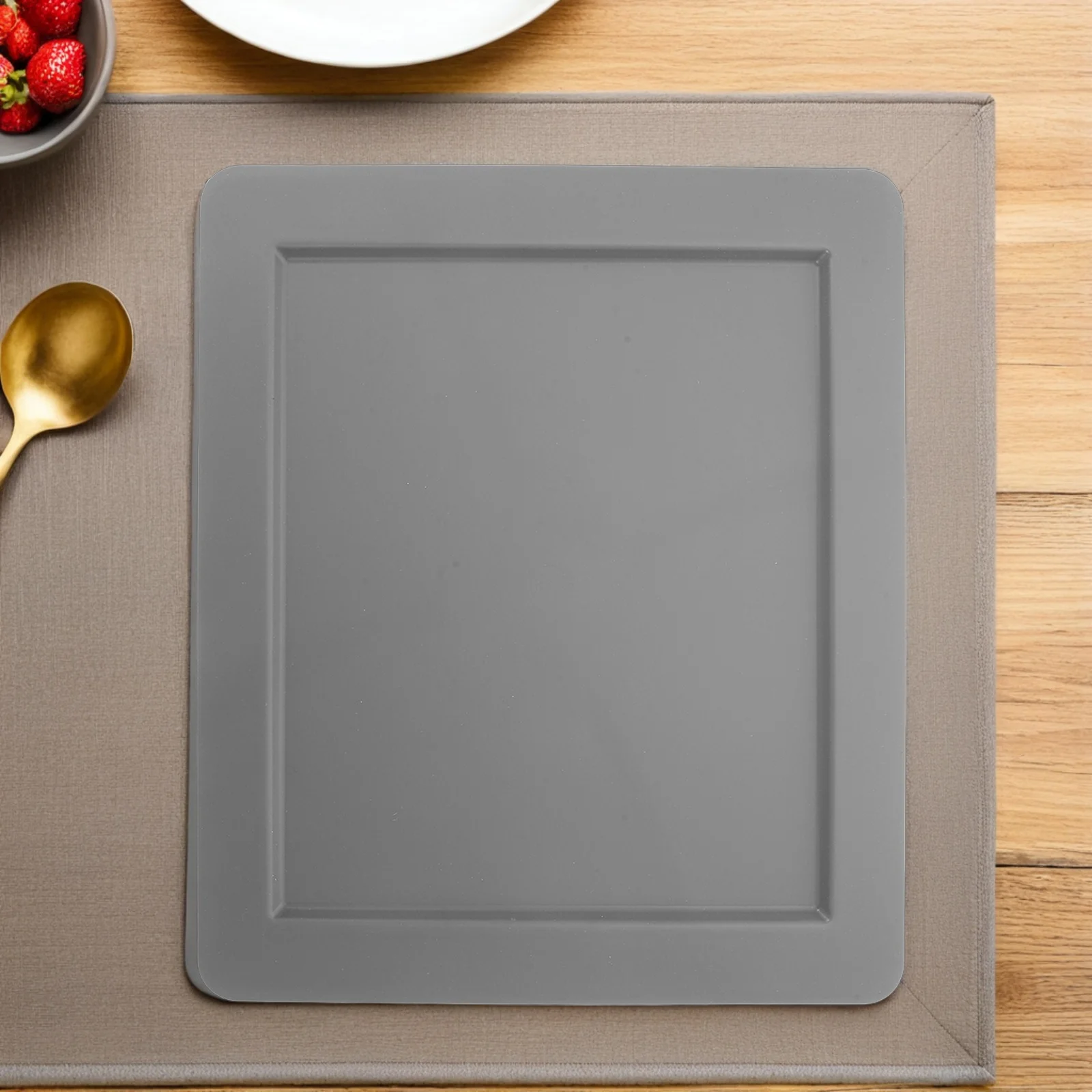 

2Pcs Pretend Baking Pan Set Realistic Oven Tray for Toddlers Easy to Clean Compact Portable Encourages Culinary Creativity