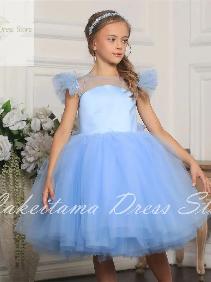 Abito da ragazza di fiore elegante in tulle per abito da ballo da prima comunione per bambini con applicazioni di piume gonfie al ginocchio