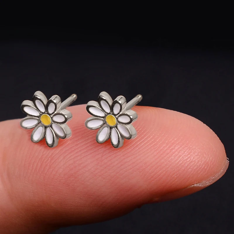 Huitan Daisy Earrings for Women Dainty Flower Stud Earrings Daily Wear Exquisite Piercing Accessories Girls Gift Fashion Jewelry