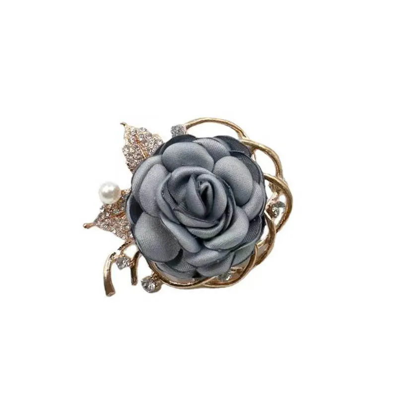 Luxurious fabric rose brooch, women's retro brooch, fashionable and versatile flower pin, suit accessory