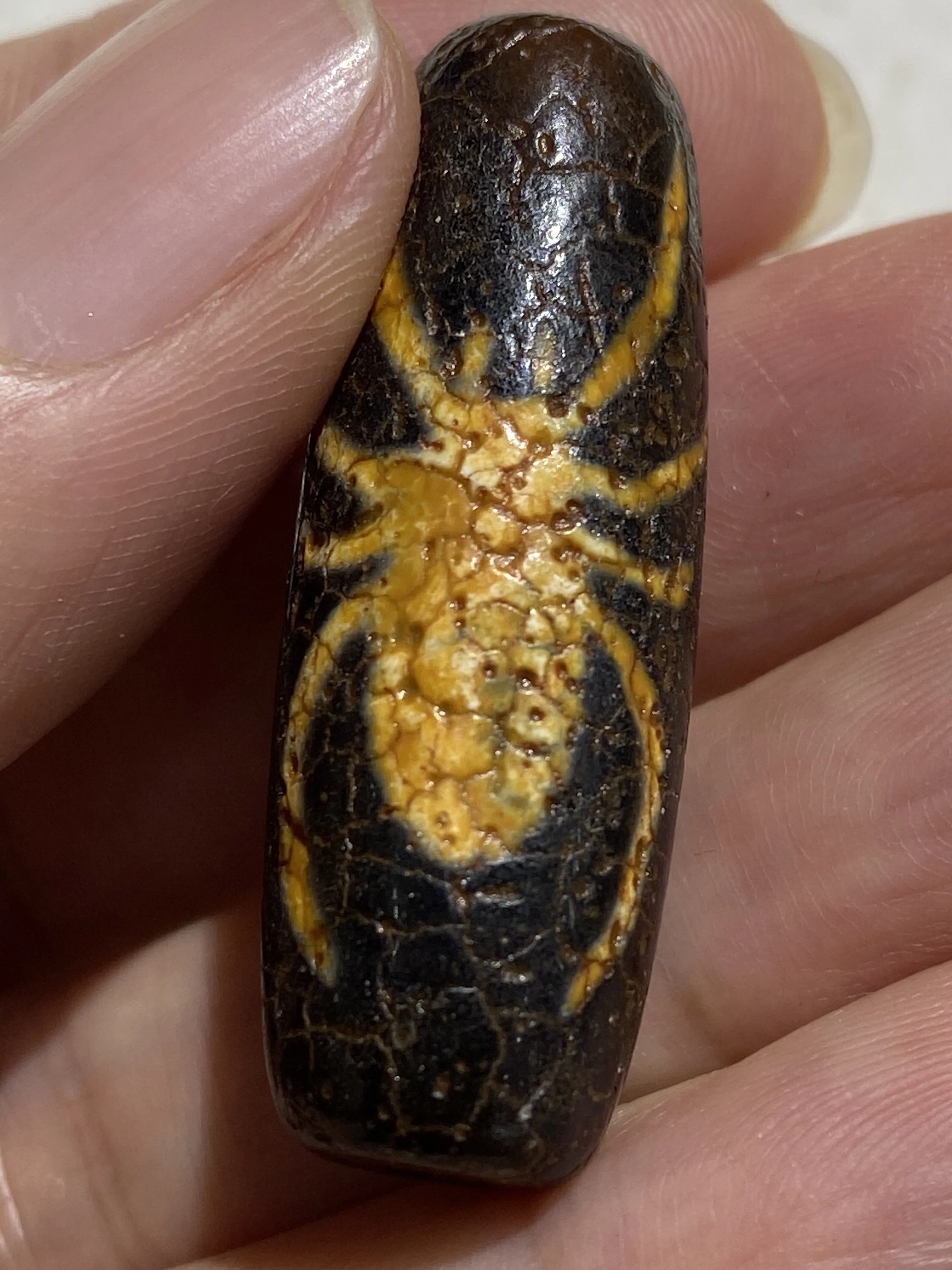 

Magic Energy Tibetan Oily Old Agate Ivory Color Etched Full Dragon Vein Poisonous Spider Symbol Dzi Bead Pendant Timestown 5A