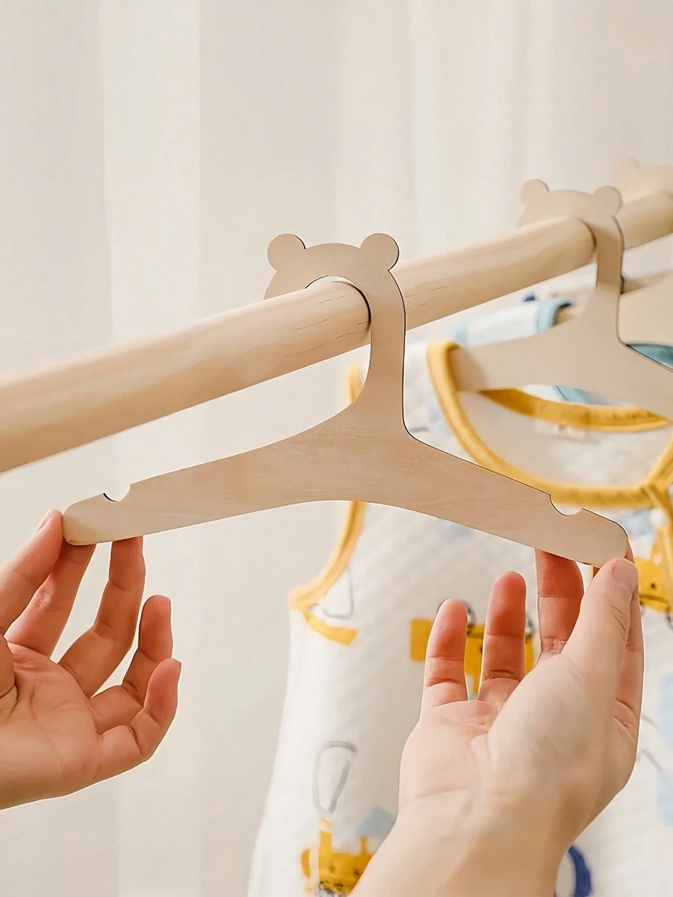 

5/10/20/50pcs Baby Clothes Rack Cute Bear Wooden Children Clothing Hanger Home Girl Princess Room Nursery Decor for Kids Present