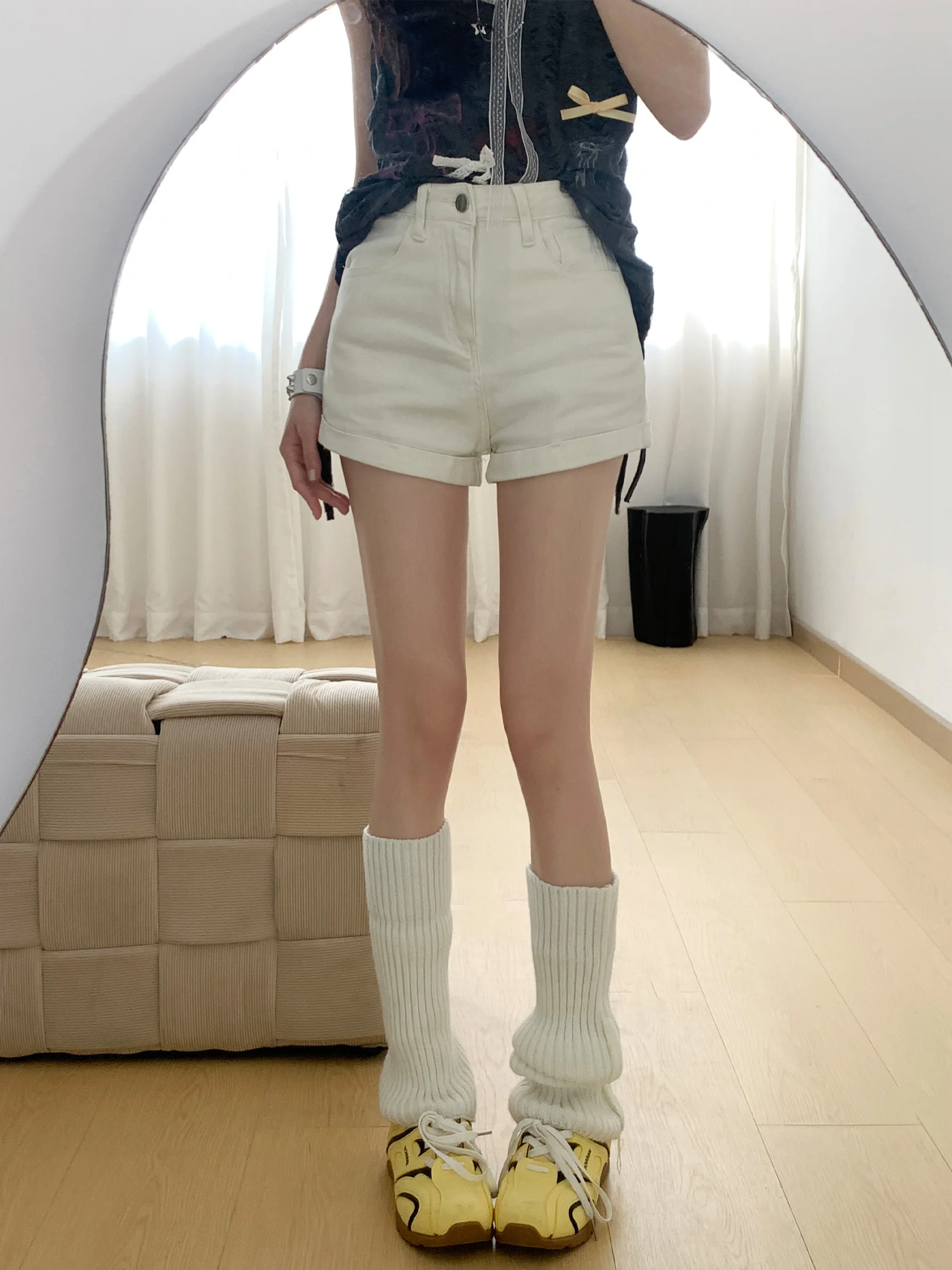 White High Waist Denim Shorts Women's Summer New Small Design Sense Cuffed A-Line Sexy Short Hot Pants Wear Resistant