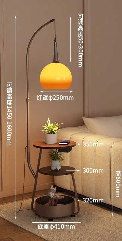 Lampada da terra medievale francese, camera da letto, comodino, scaffale, tre piani