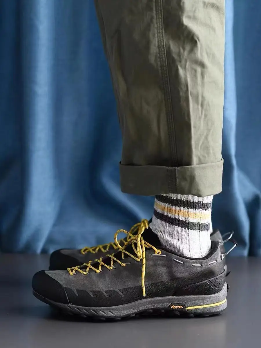 Summer lightweight high quality casual fashion shoes Sports running shoes Couple models Breathable and comfortable