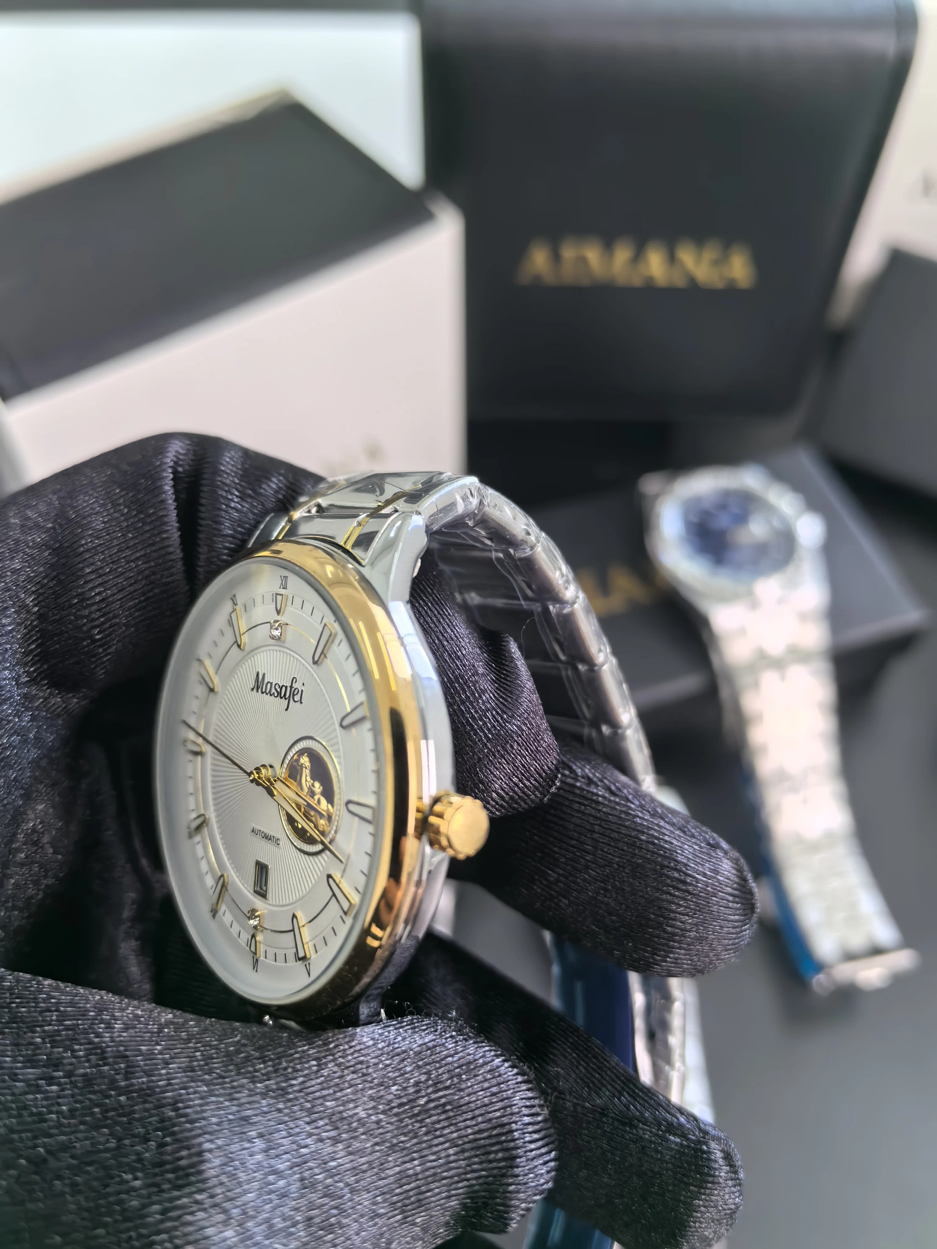 جانب خلفي ميكانيكي، ساعة جميلة مع حصان ذهبي، لبلدان الشرق الأوسط وساعة كوارتز للجنسين