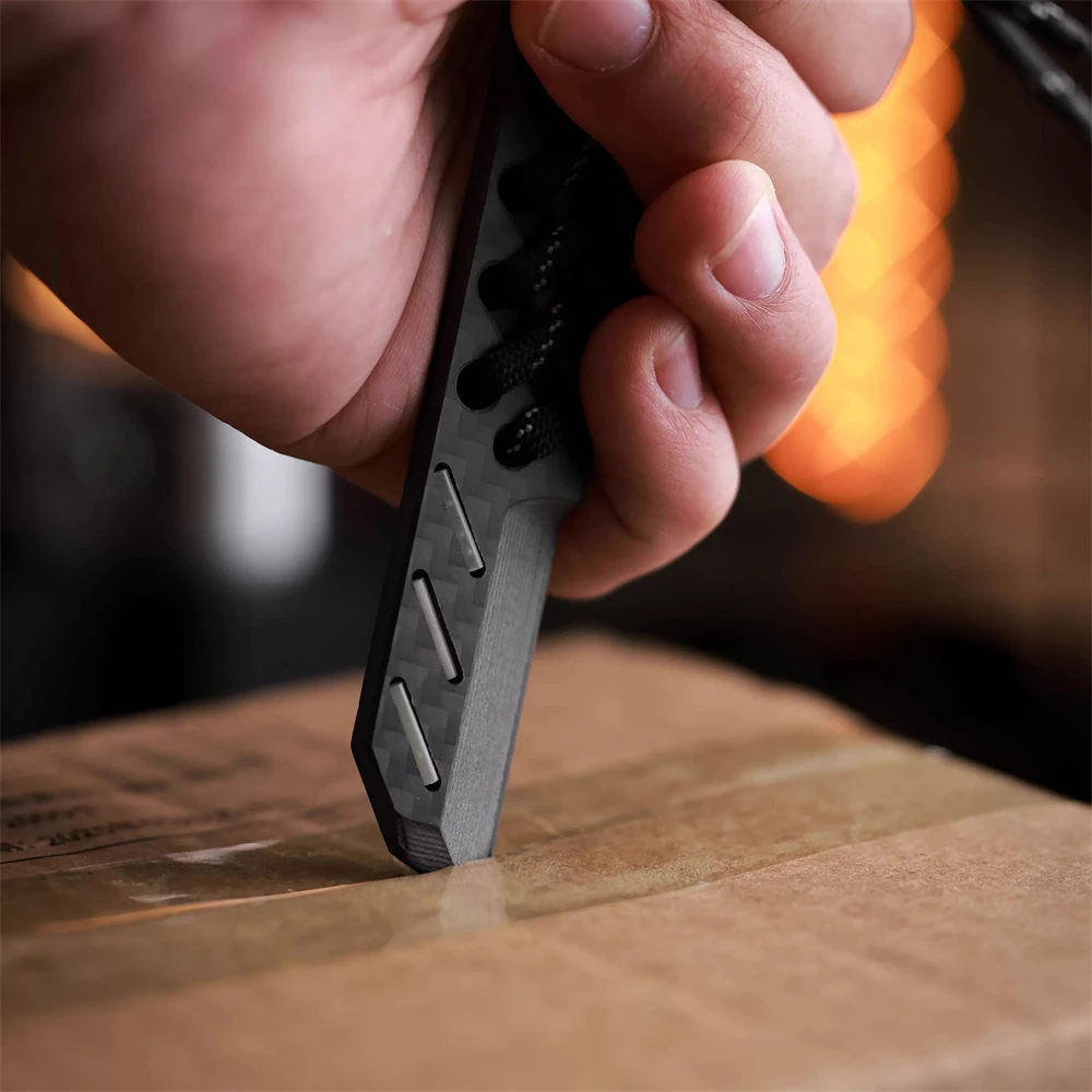 Cuchillo táctico EDC fibra de carbono con tarjeta luminiscente - imagen 4