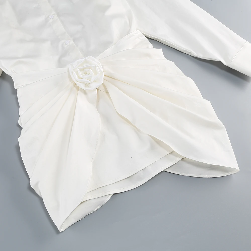 Weißes Hemd-Minikleid für Damen – Eleganter drapierter Rock mit Rosendetail – Übergroßes, langärmliges Button-Down-Kleid