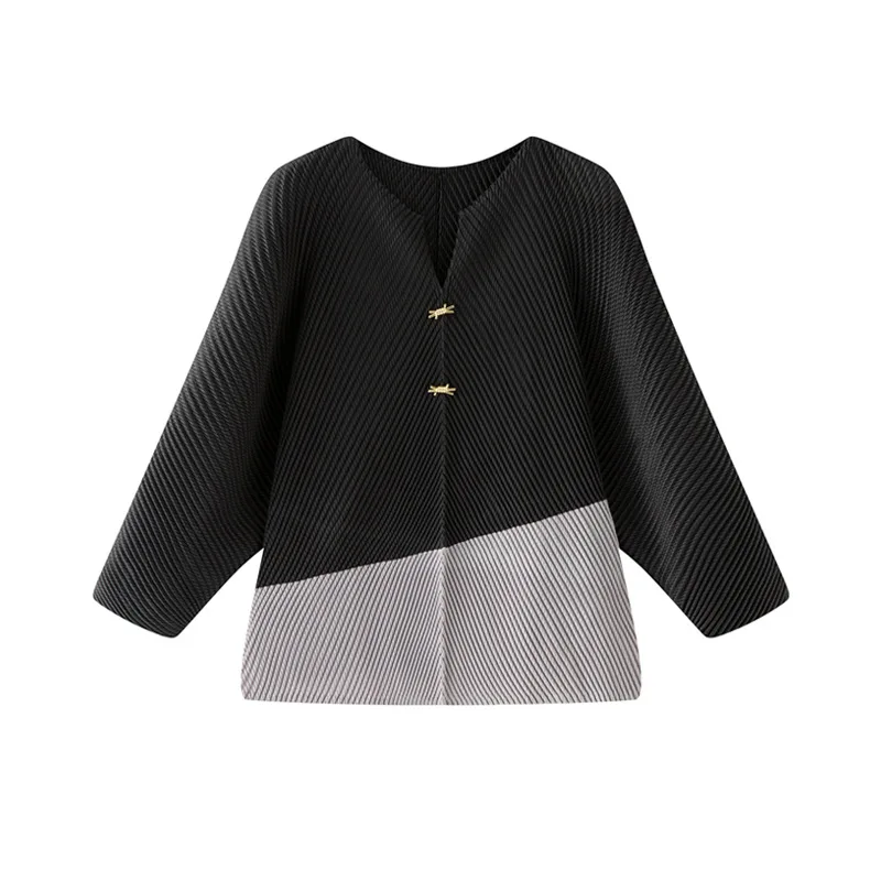 تي شيرت Miyake الجديد المطوي لعام 2025 للنساء في الخريف والشتاء، تي شيرت داخلي متخصص ومتعدد الاستخدامات ورقبة على شكل حرف V وأكمام طويلة للنساء