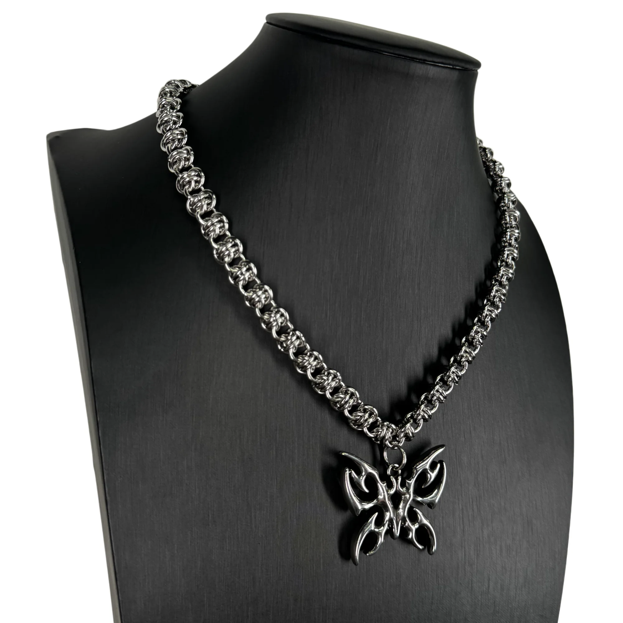 Gotische Schmetterlings-Choker-Halskette aus Edelstahl, Byzantinische Kette, Y2K Punk Goth Statement-Schmuck für Frauen und Männer, Geschenk – Detail 1