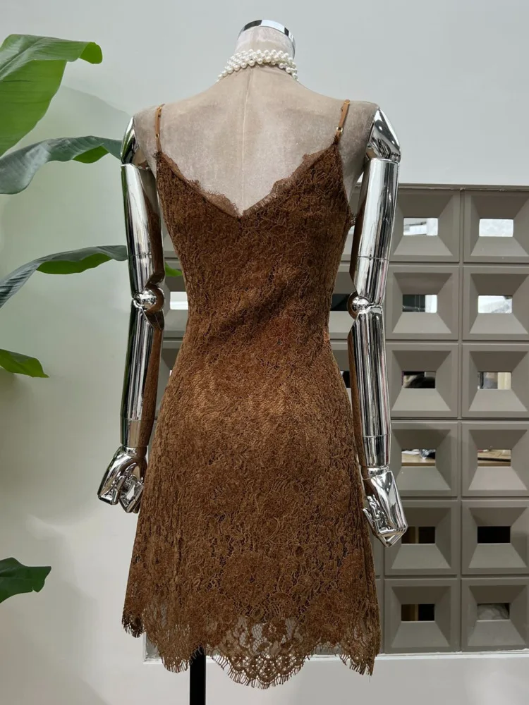 DFDG 2025 Primavera Estate Donna Lace Cut-Out Vintage Patchwork Abito con cinturino per spaghetti Abito firmato sexy sottile che definisce la vita