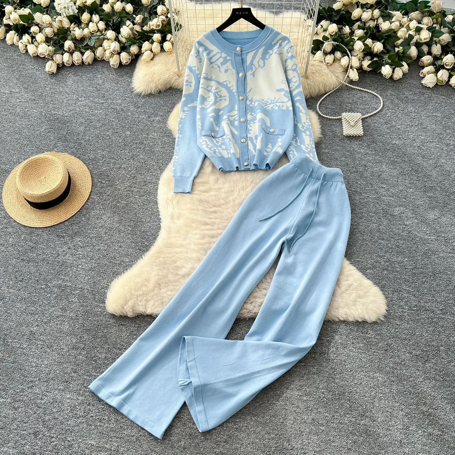 ชุดเซ็ทสองชิ้นลำลองสำหรับผู้หญิง เสื้อถักคอกลมแขนยาว ตะเข็บเปิด กางเกงขายาวเอวสูงทรงขากว้าง สำหรับฤดูใบไม้ร่วง