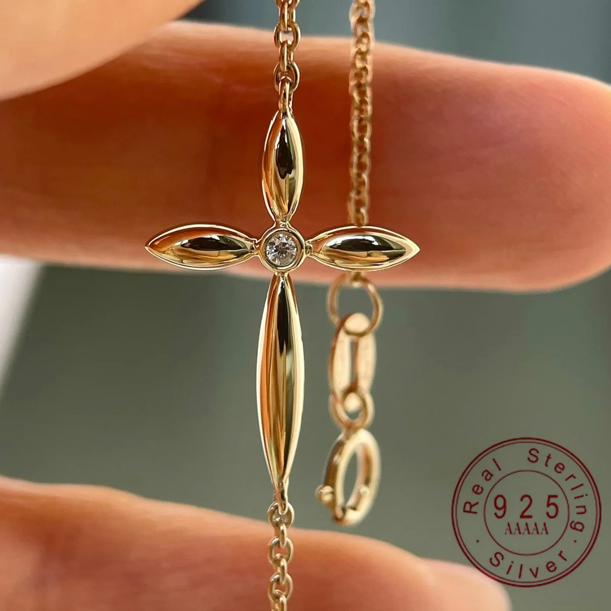 925 Sterling Silber Kreuz-Armband für Frauen Minimalistisches Zirkon-Kreuz-Kettenarmband Zierliches 18K Vergoldetes Schmuckgeschenk