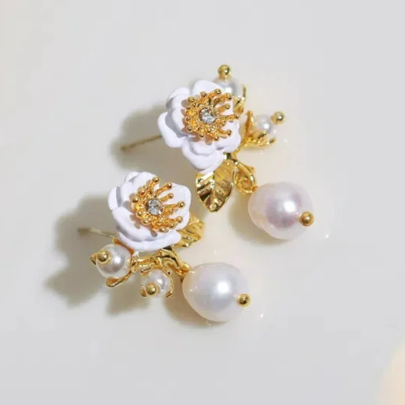 

2025 Spring Summer New Cute Sweet Bohemia Style Fashion Handmade Enamel White Flower, Freshwater Pearl Dangle Earrings for Women