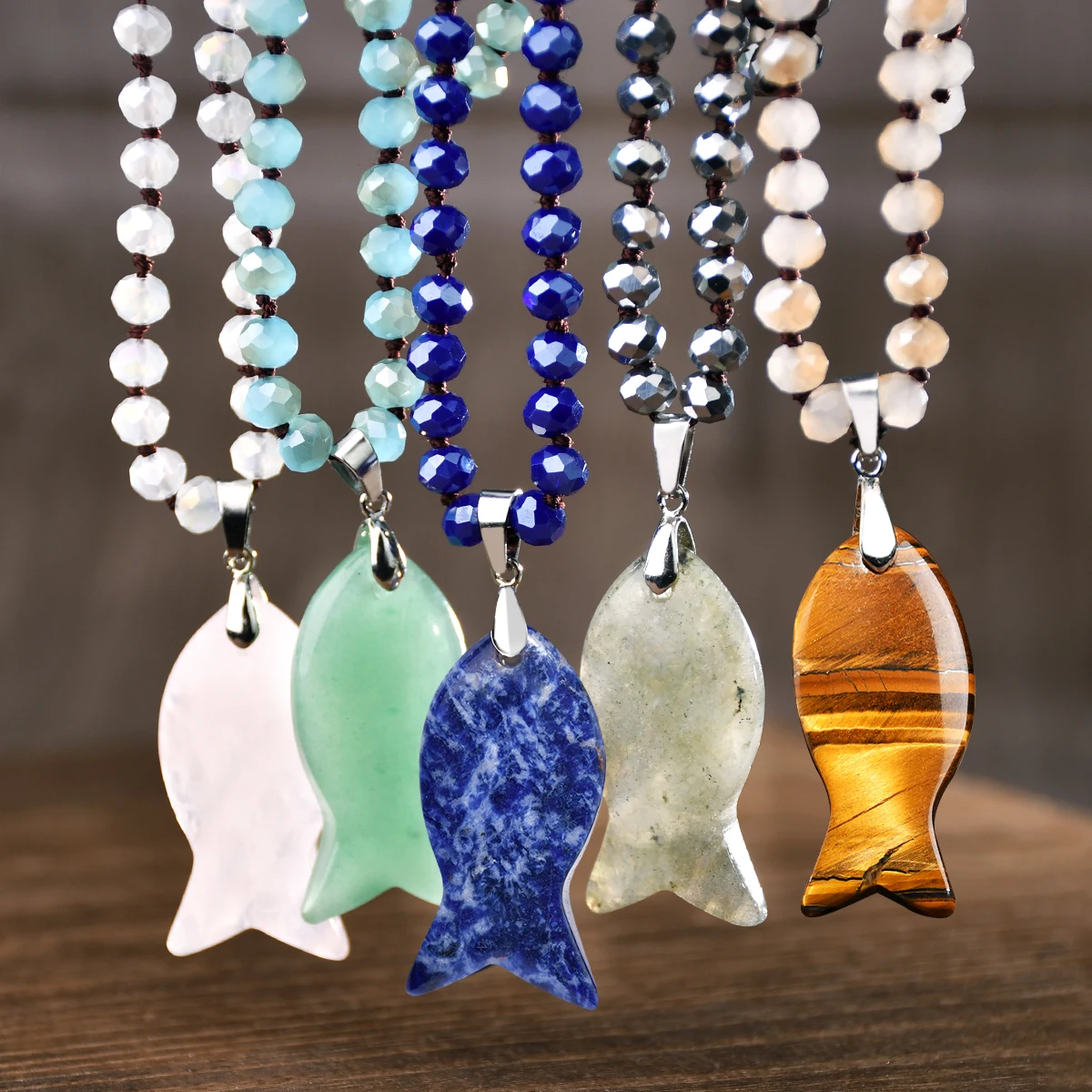 Collier long avec pendentif poisson en pierre naturelle style bohème pour femmes et hommes, avec pendentif en œil de tigre, quartz rose, aventurine verte et sodalite de qualité AAA