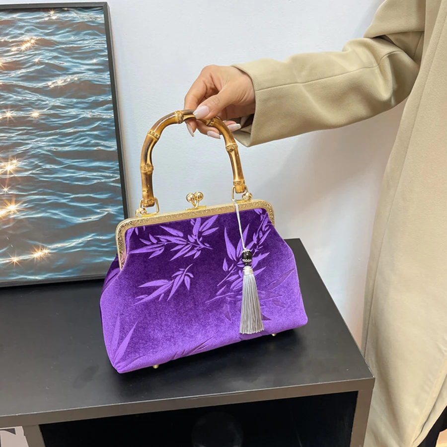 

Elegant Clip Lock Shoulder Bag Velvet Crossbody Bag Solid Color Retro Women's Small Handbag Embroidery Chains Small Square Bags