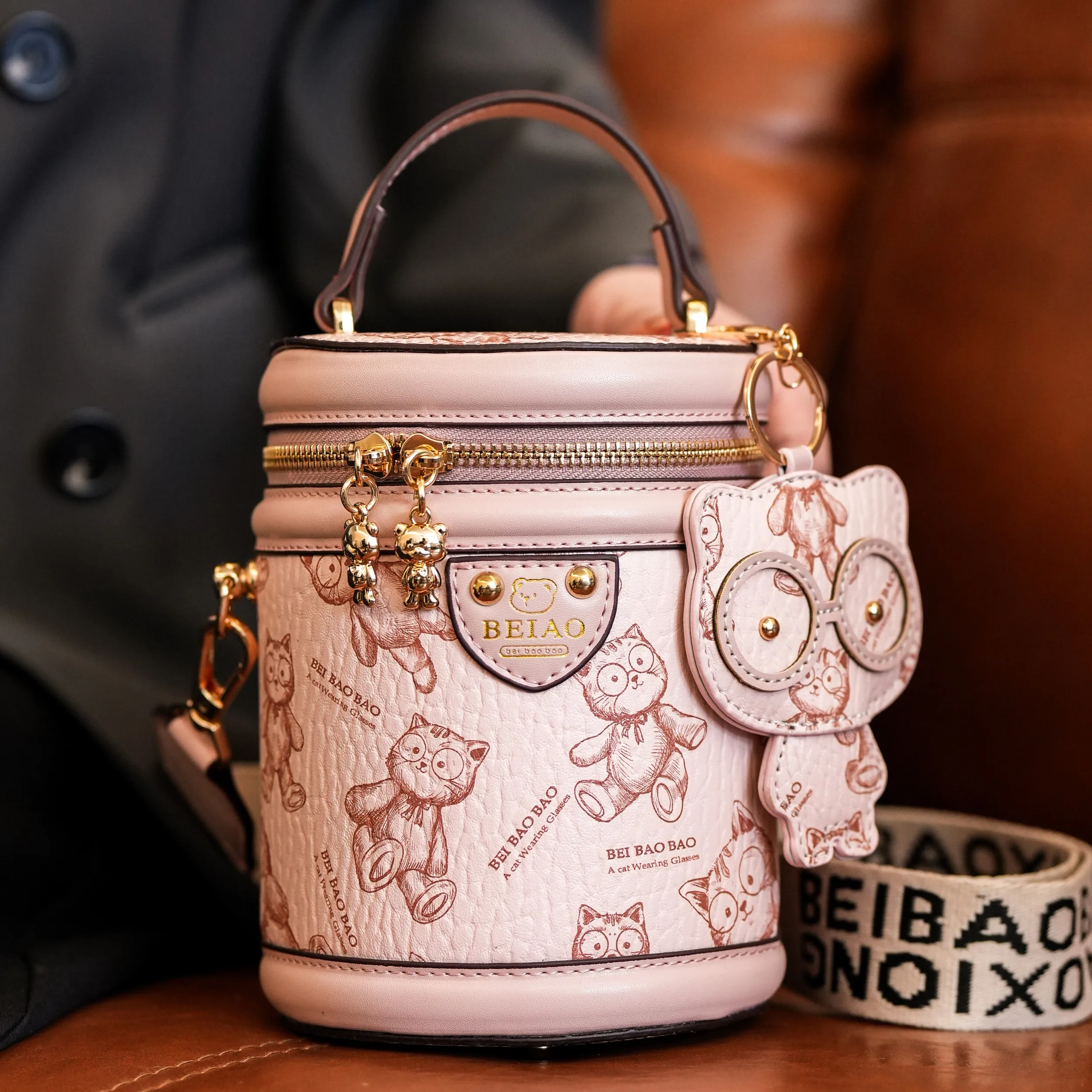 

Ladies' crossbody bag with thick shoulder straps,Luxury cylindrical bag for women,Printed bear women's shoulder bag,women purse