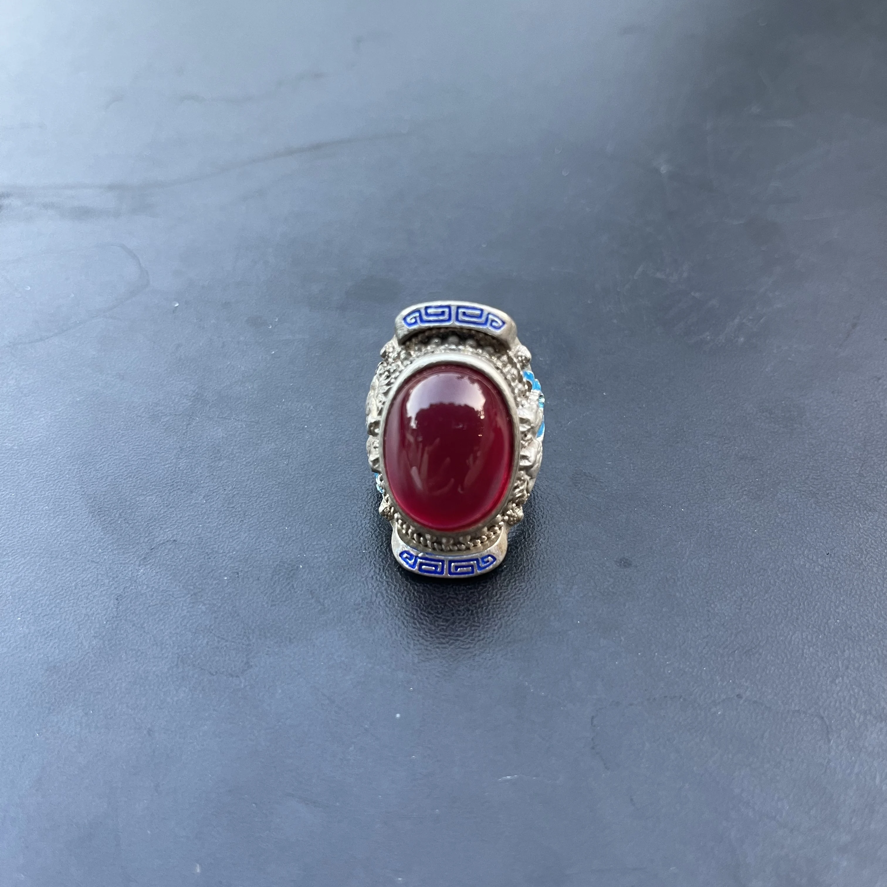 Men Vintage Enamel Statement Ring, Antique Silver‑Tone Chinese Ethnic Pattern Simulated Red Oval Cabochon Gem Retro Biker Punk J