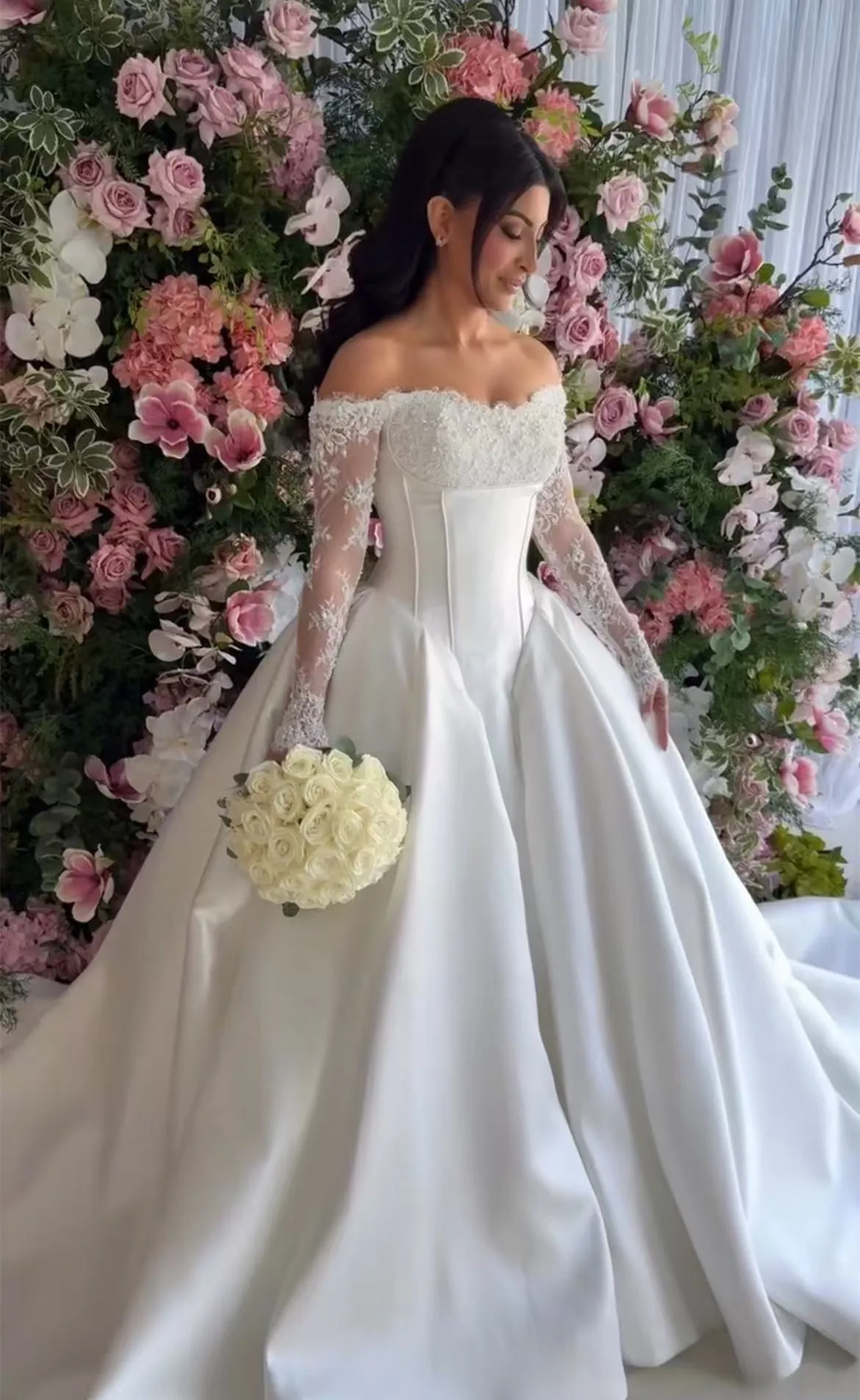 

Элегантные свадебные платья из атласа с открытыми плечами, кружевными аппликациями, длинными рукавами, длиной в пол, для невесты, Vestidos De Novia 2026