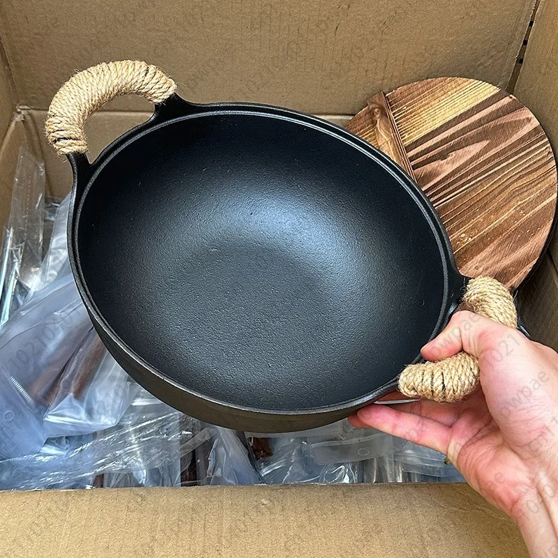 وعاء صغير من الحديد الزهر غير المطلي للاستخدام المنزلي وعاء الحساء مع غطاء مقلاة من الحديد الزهر مقلاة حديد خام مقلاة مقلاة