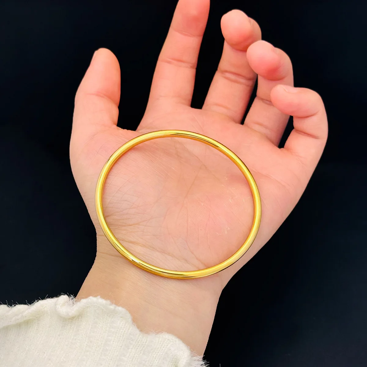 1 Piece Set Minimalist Plain Gold Bangle, Light Luxury Matte Style, Suitable for Daily Commute / Stacking / Gift Giving