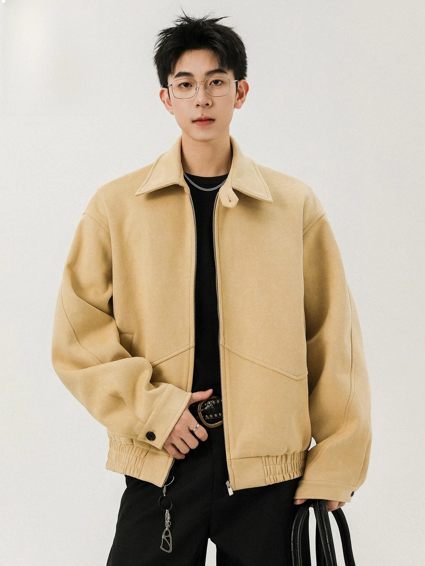 

Мужская замшевая куртка Wassup Tenet American Style: модная демисезонная верхняя одежда в стиле Old Money с длинными рукавами и молнией