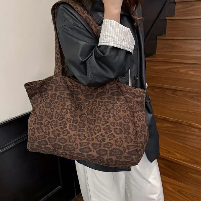 Tas Tote Niche Musim Gugur 2025, Tas Selempang Chic untuk Wanita, Tas Bahu Crossbody Serbaguna, Tas Minimalis untuk Siang dan Malam