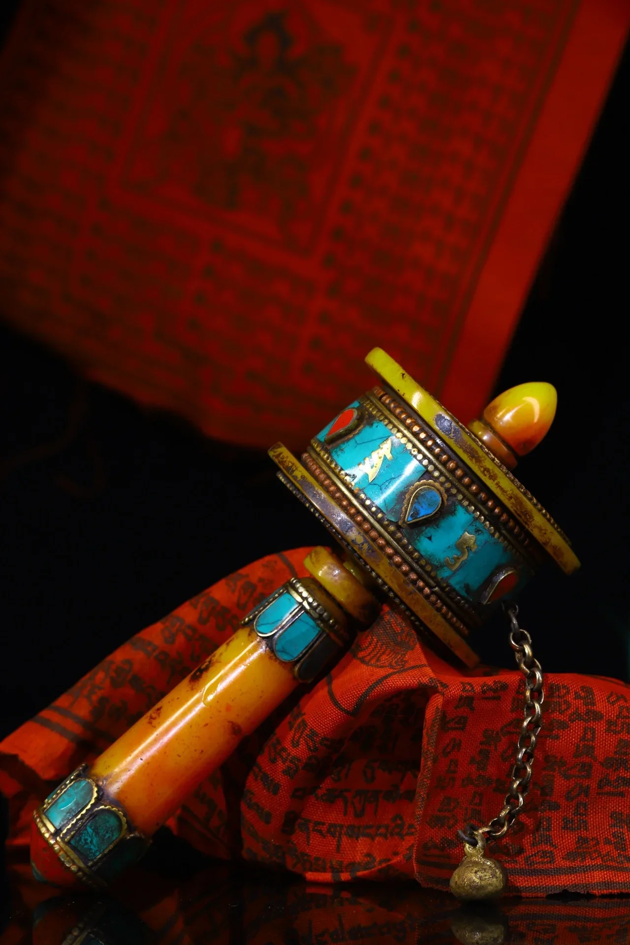 China Decor Beeswax Tibetan hammered hand carved pinched inlaid with precious stones Lama Prayer Wheel artware Warp wheel